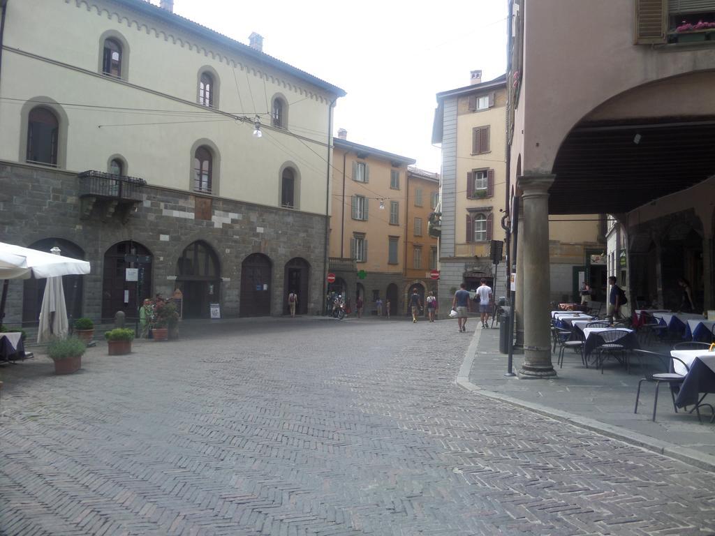 La Luna Blu In Old Town Bergamo Bagian luar foto